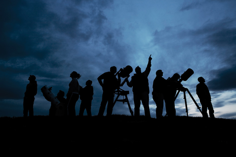 Normal observacion nocturna con telescopio
