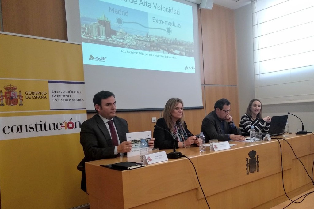 García Seco: “La inversión del Gobierno en la Alta Velocidad y red convencional de ferrocarril en Extremadura no tiene precedentes”