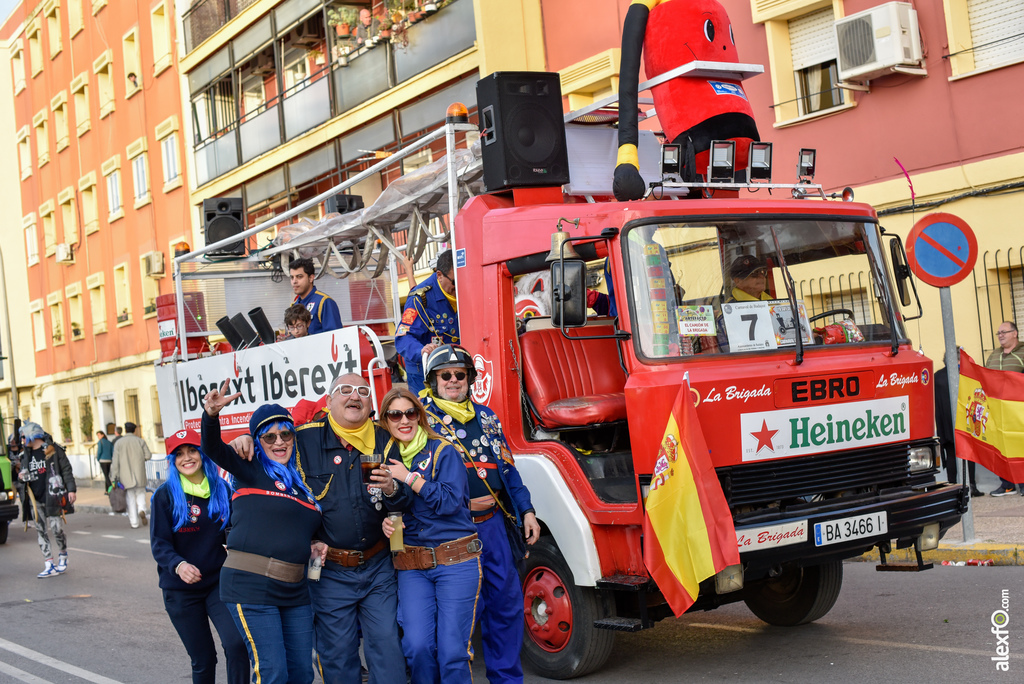 Grupos menores y artefactos en el desfile de Comparsas Carnaval de Badajoz 2019 7