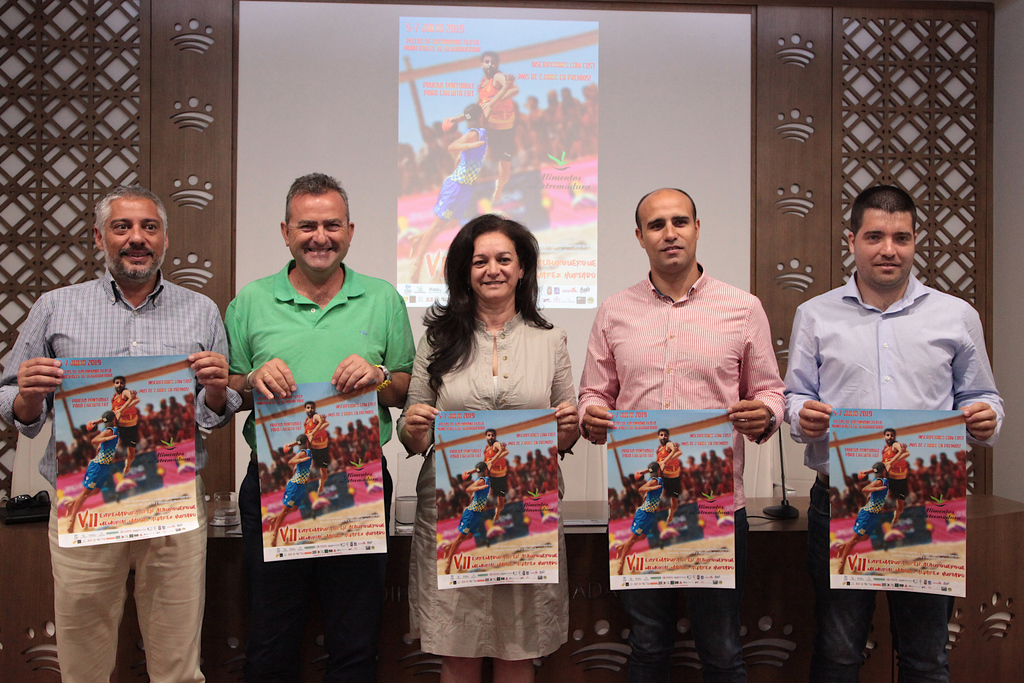 En el VII Extremadura Open de Balonmano Playa compiten 66 equipos en todas las categorías