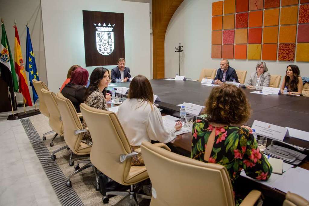 La Junta de Extremadura aplica a los empleados públicos la subida salarial del 0,25 por ciento que estaba vinculada al PIB
