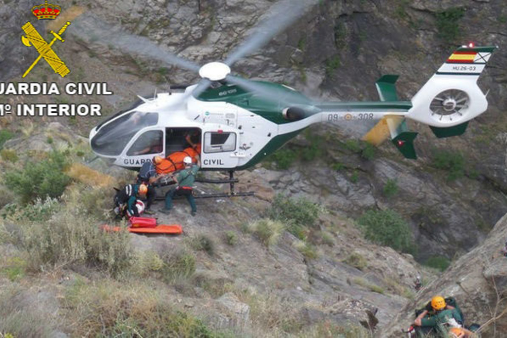 La Guardia Civil rescata a un senderista herido tras sufrir una caída en el “Barranco Los Papúos” en Jerte