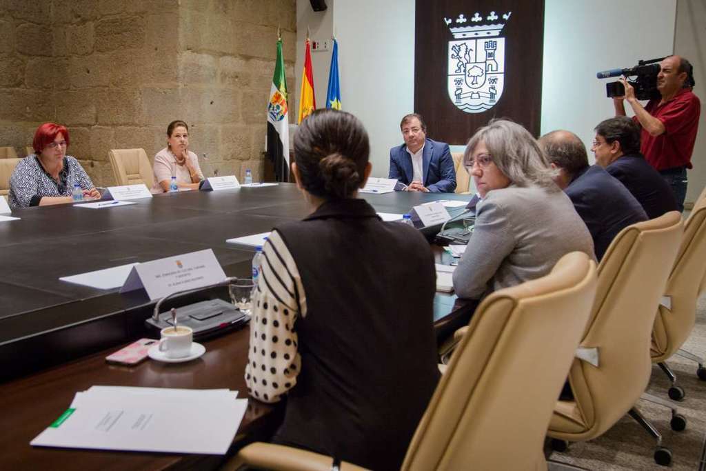 El Consejo de Gobierno pide a la Asamblea de Extremadura iniciar el procedimiento para la reforma del Estatuto de Autonomía