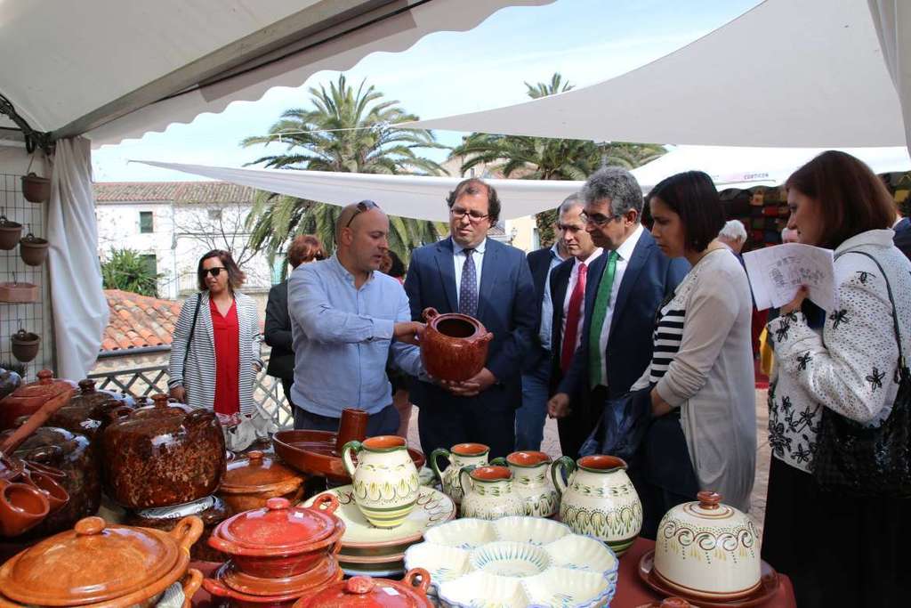 El secretario general de Economía y Comercio destaca la importancia económica del sector artesano en la inauguración de Ferinarte