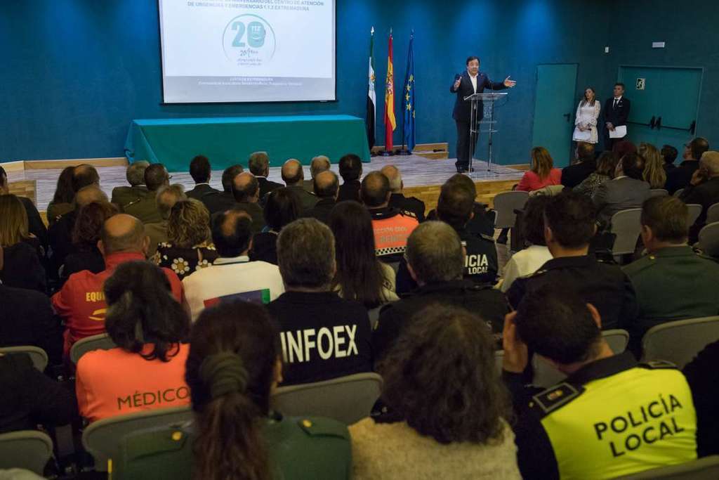 Fernández Vara resalta que el Centro de Atención de Urgencias y Emergencias 112 Extremadura es uno de los hitos más importantes de la autonomía