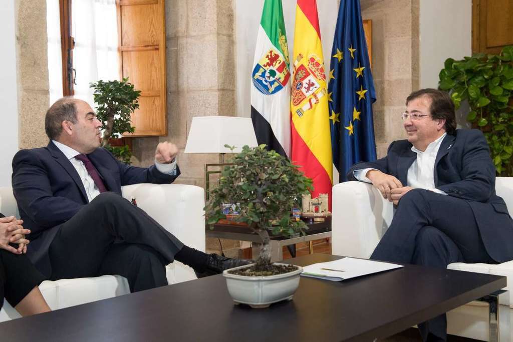 Vara se reúne en Mérida con el presidente de ATA, Lorenzo Amor