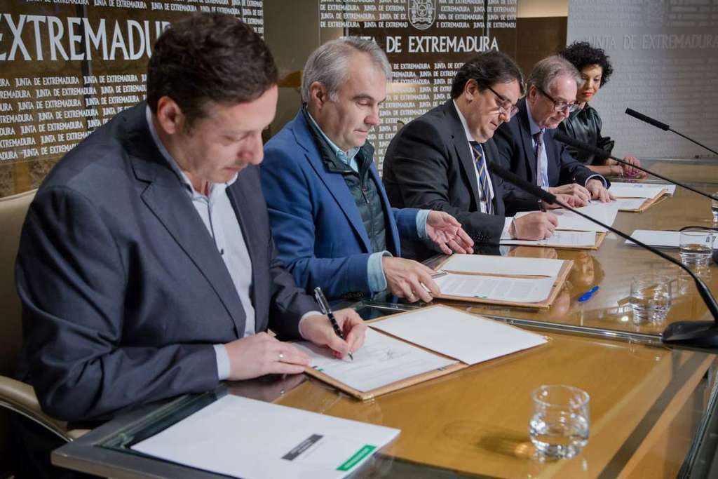 Junta de Extremadura, Ayuntamiento de Badajoz y Fundación Bancaria La Caixa firman la renovación de un convenio de atención a la infancia en riesgo de exclusión social