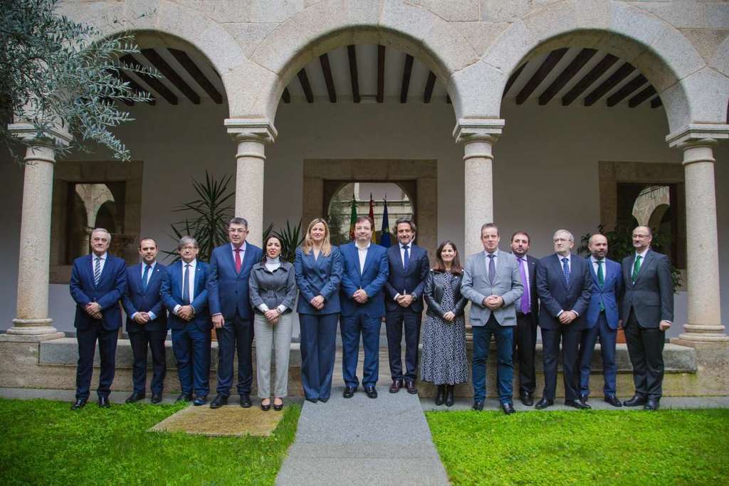 Fernández Vara recibe en Mérida a los presidentes de parlamentos autonómicos integrados en la COPREPA