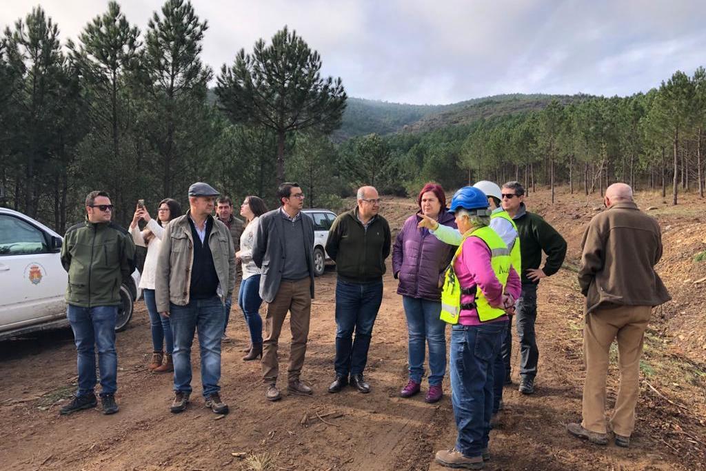 Begoña García visita en el valle de Jola los trabajos para la prevención de incendios forestales