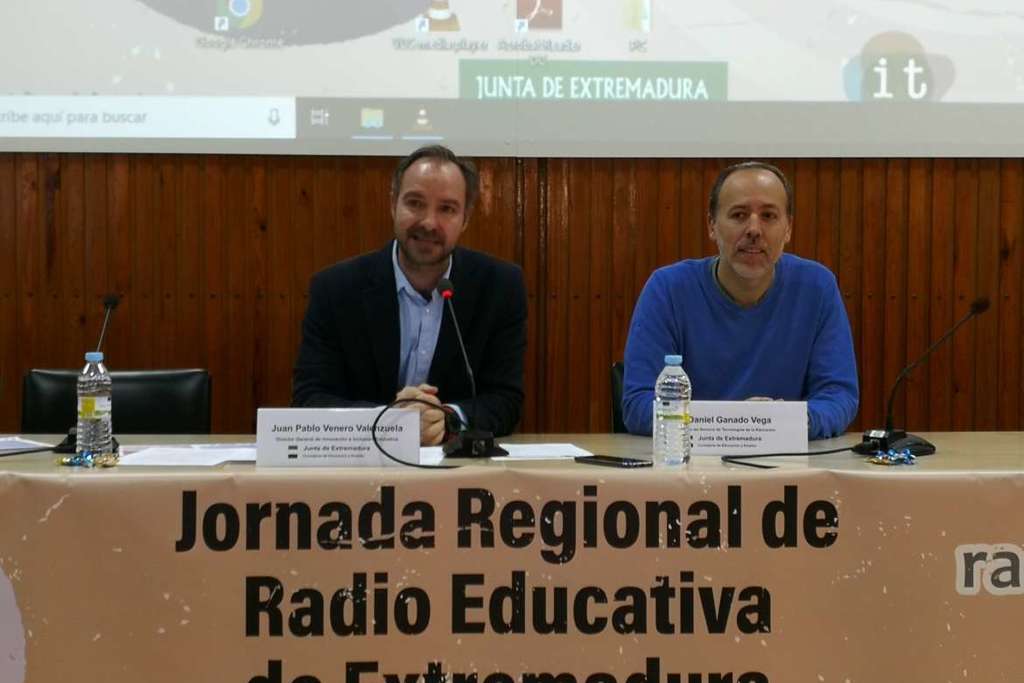 Educación invita a los 220 centros que tienen radio educativa a que la abran a su entorno