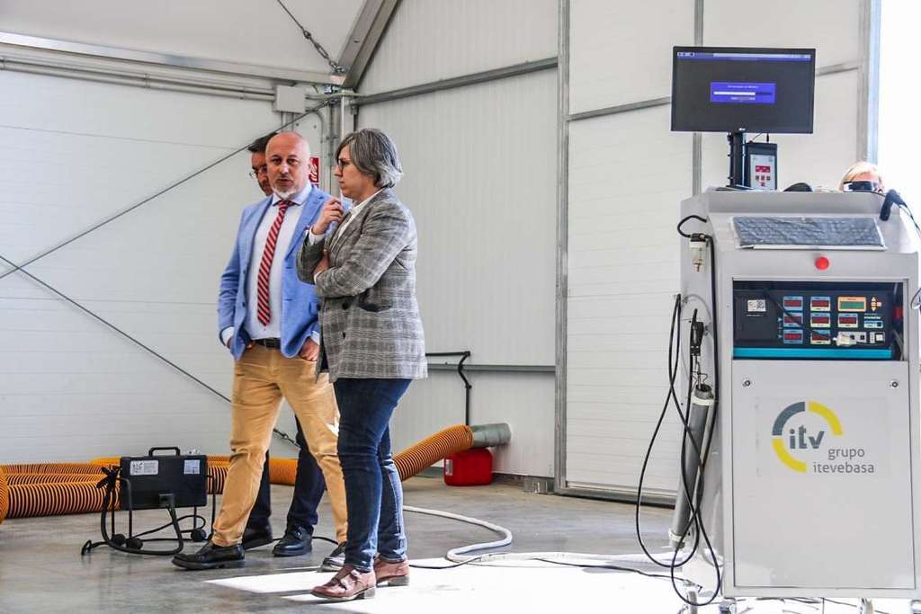 Leire Iglesias destaca el buen funcionamiento del sistema público-privado de ITV en Extremadura