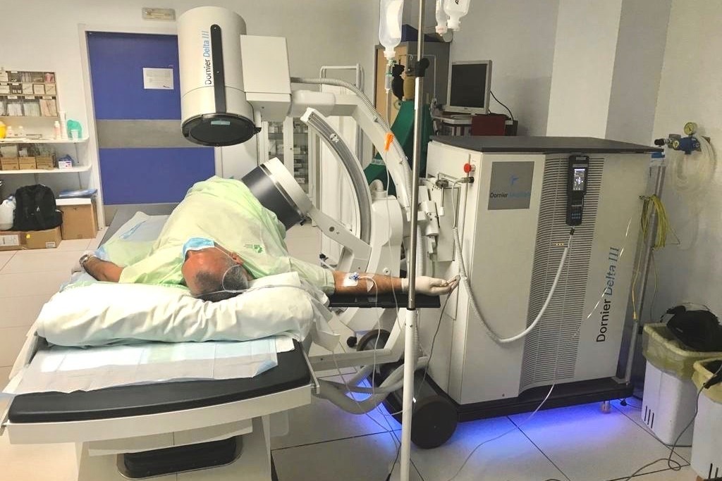 El área de salud de Mérida instala una nueva litotricia en la que se han invertido más de 400.000 euros