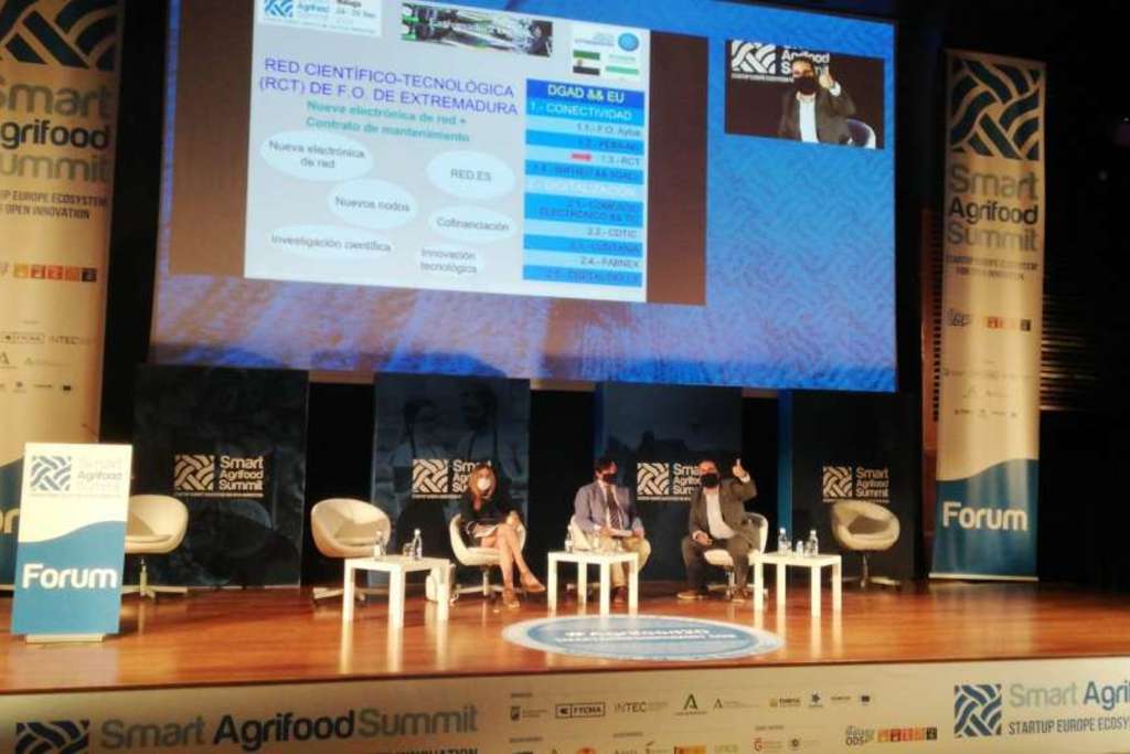 Agenda Digital destaca en el Smart Agrifood Summit de Málaga los esfuerzos de la Junta de Extremadura por frenar la despoblación y promover la economía digital en Extremadura