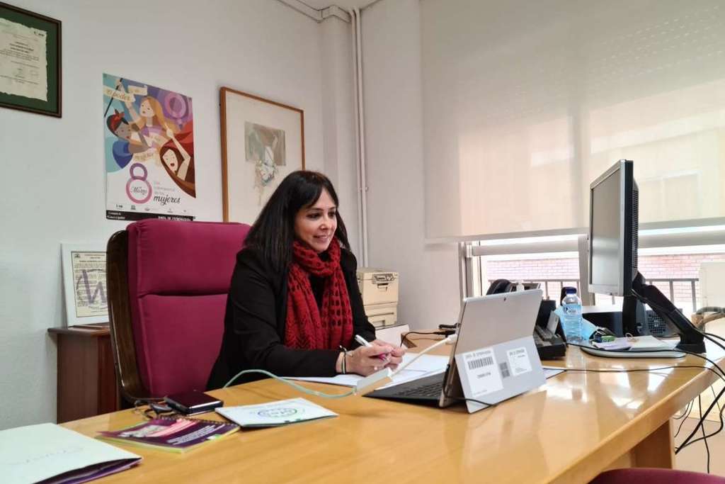 La directora general del Instituto de la Mujer de Extremadura participa en la Jornada Impulsoras del Cambio