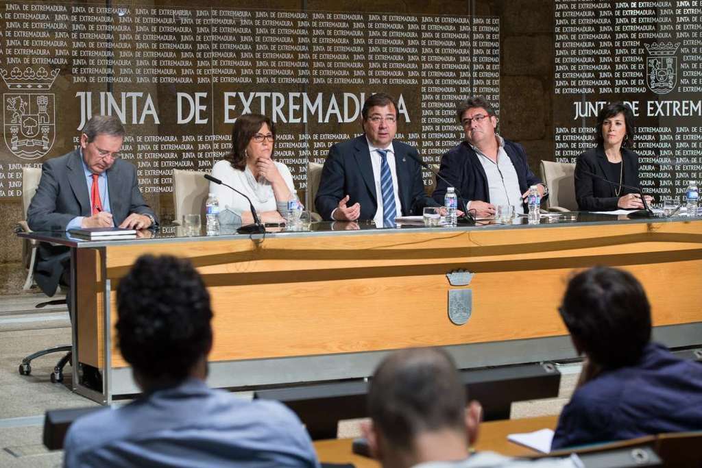 Junta de Extremadura y agentes sociales firman la Estrategia de Empleo que está centrada en las personas