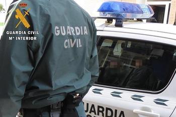 La Guardia Civil detiene a un vecino de Coria por un delito usurpación de funciones públicas