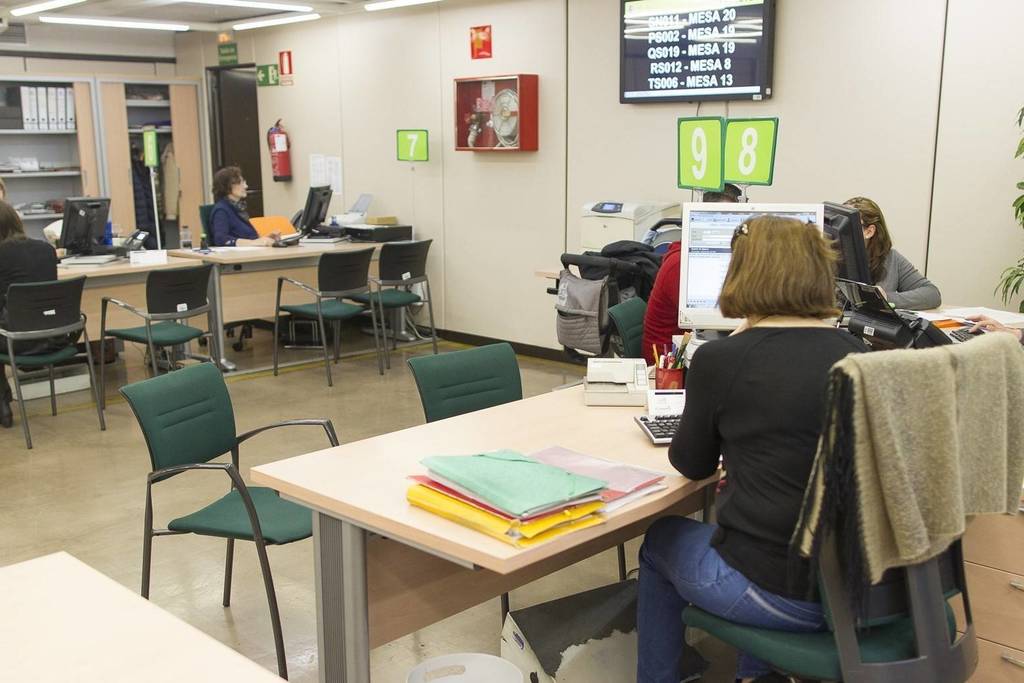 La Junta de Extremadura pagará la carrera profesional y el 0,5 por ciento a los empleados públicos en octubre y noviembre
