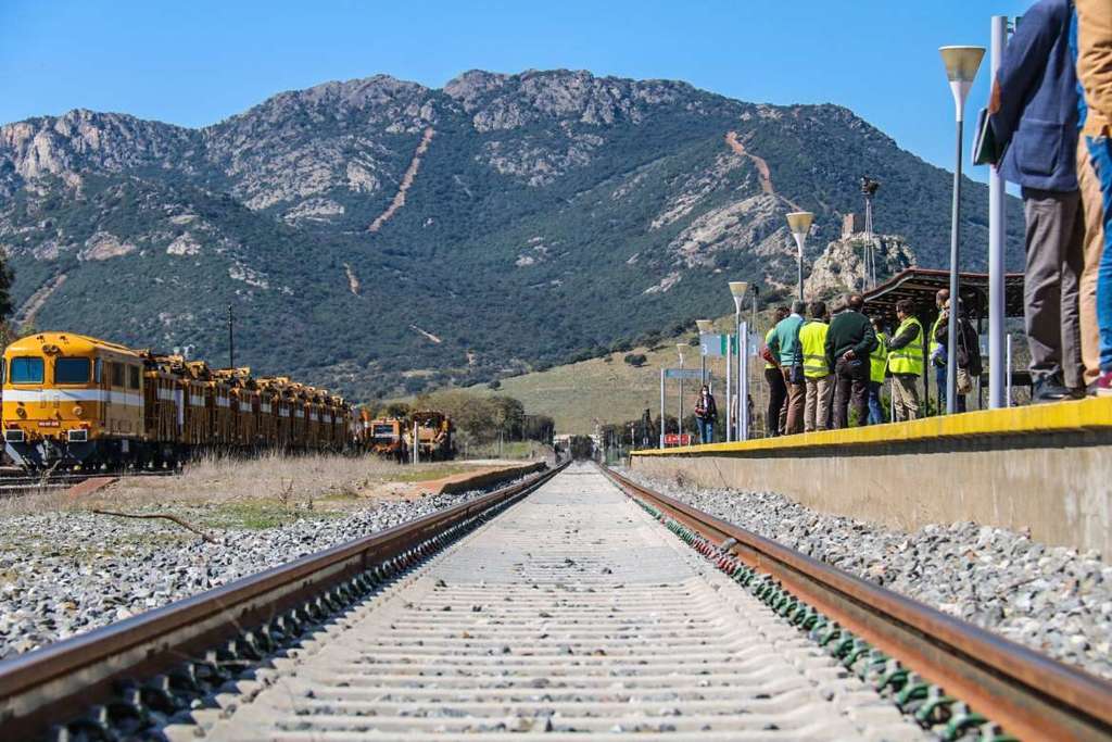 La línea ferroviaria Madrid-Extremadura sufrirá retrasos de entre 40 y 60 minutos por obras entre Oropesa de Toledo y La Bazagona