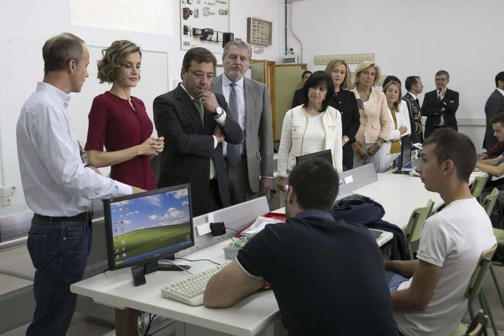 Vara destaca el compromiso de los Reyes con Extremadura en la inauguración oficial del curso de FP presidido por la Reina Leticia en un instituto de Cáceres