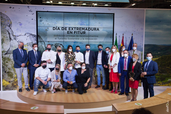 Entregados los III Reconocimientos a la Innovación y Sostenibilidad Turística en el stand de Extremadura en FITUR