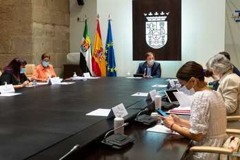 El Consejo de Gobierno acuerda la concesión de las Medallas de Extremadura de este año