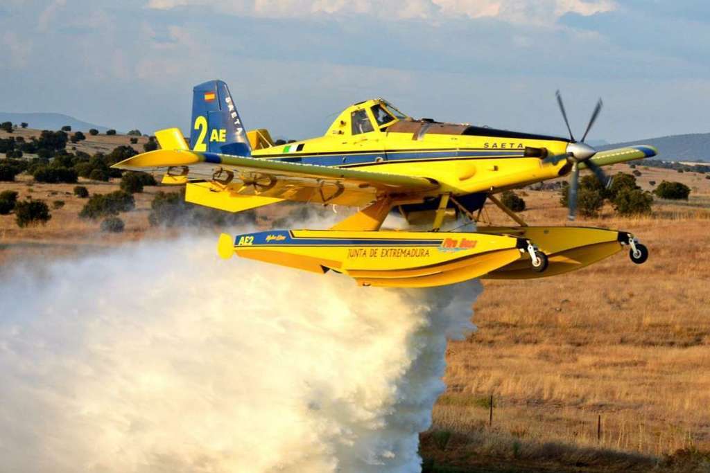 La Junta de Extremadura colabora en la extinción del incendio de Jubrique con dos aviones anfibios