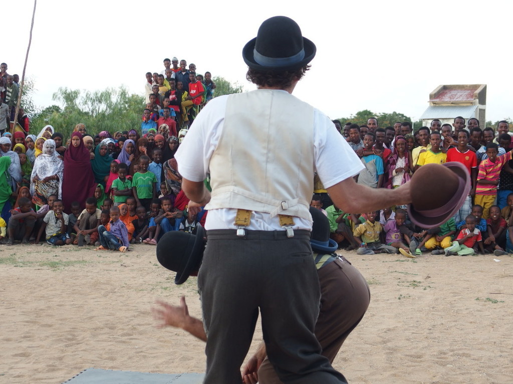 Payasos actuando en Etiopía 2015