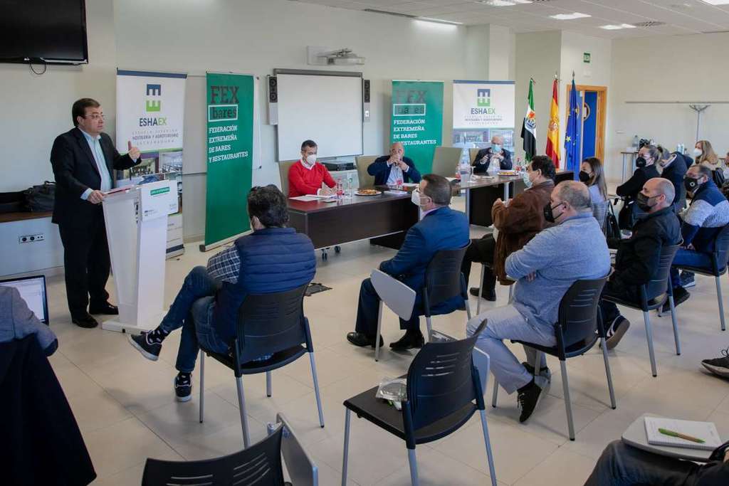 Fernández Vara advierte de falta de mano de obra en la región en sectores esenciales como la hostelería y la construcción
