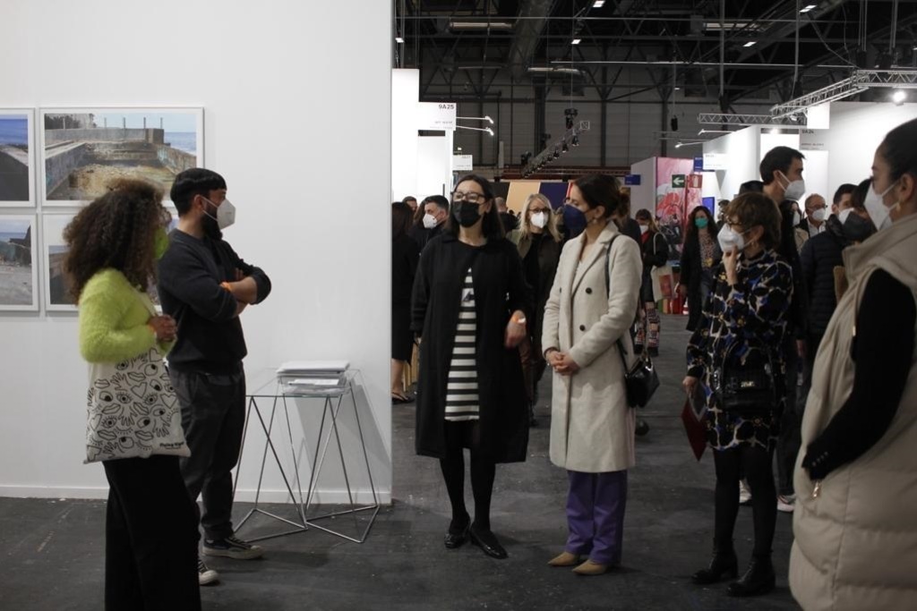 Nuria Flores visita a los galeristas y artistas extremeños en la feria de arte contemporáneo Arco Madrid 2022
