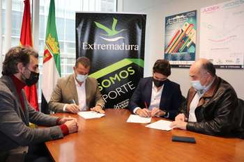 El director general de Deportes firma un protocolo de colaboración para el fomento del piragüismo en la EUROACE