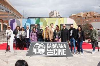 La consejera de Cultura presenta la Caravana de Cine de Extremadura en el Festival de Málaga