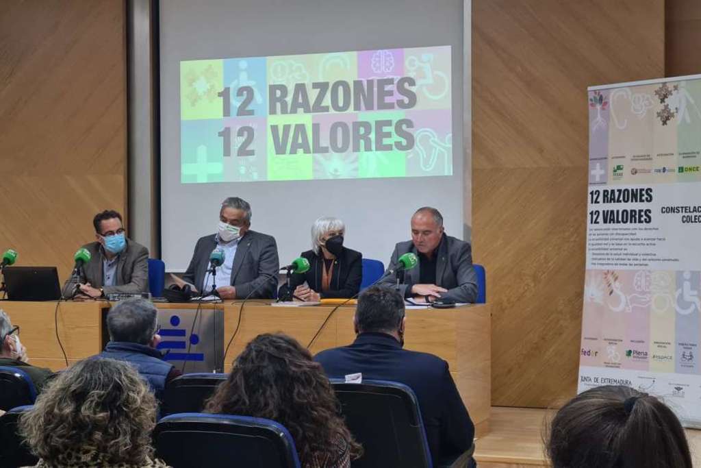 La campaña de la Junta "12 razones–12 valores" llega a la UEx con Plena Inclusión como protagonista