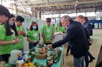 Rafael España participa en la II Feria de la Ciencia, que promueve en los jóvenes el interés por la investigación