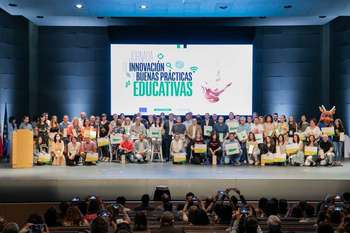 Fernández Vara destaca el trabajo que realizan en innovación educativa los docentes de la región