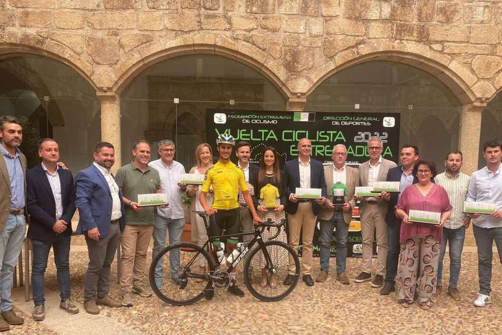 Nuria Flores Redondo valora la combinación de deporte, turismo y cultura que ofrece la Vuelta Ciclista a Extremadura