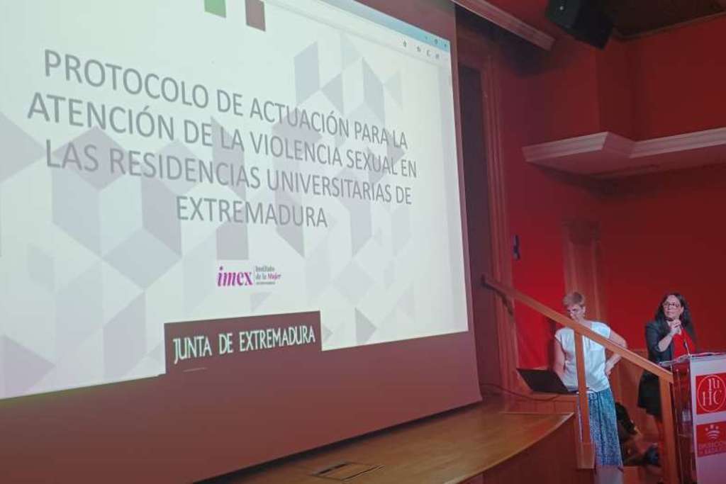 Gil Rosiña presenta el Protocolo de Actuación para la Atención de la Violencia Sexual en las residencias universitarias de Extremadura