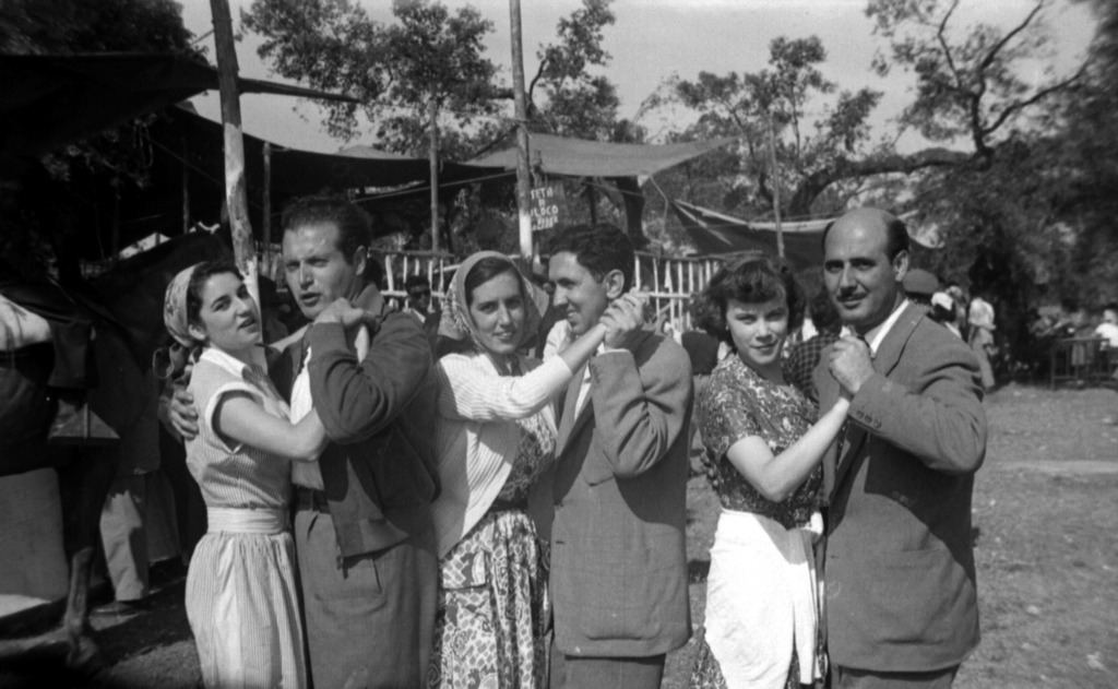 Baile en la Romería de San Isidro de Olivenza. Ricardo Martínez Teodoro (años 50)