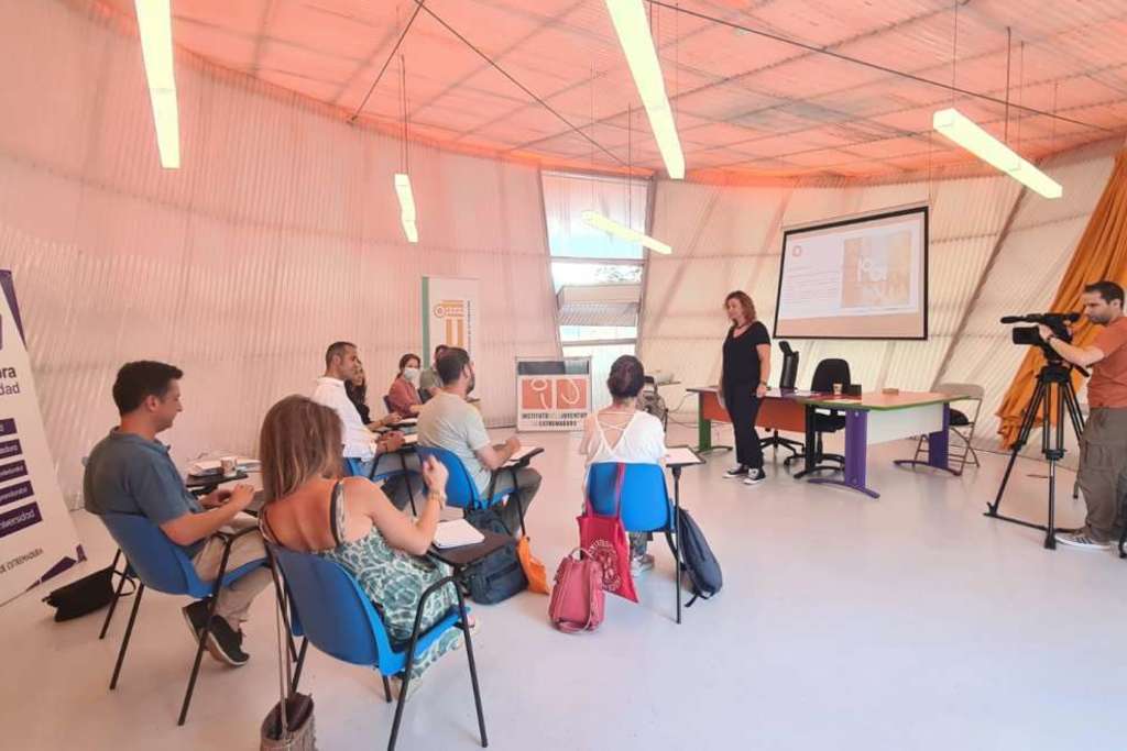 La Junta y la Universidad de Extremadura desarrollan un “focus group” de creación de espacios y activismo joven dentro del proyecto europeo Play/Act
