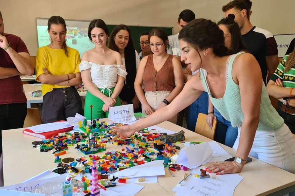 Junta y Universidad de Extremadura abren una nueva convocatoria de 34 becas de formación con estancia en empresas y entidades de la región