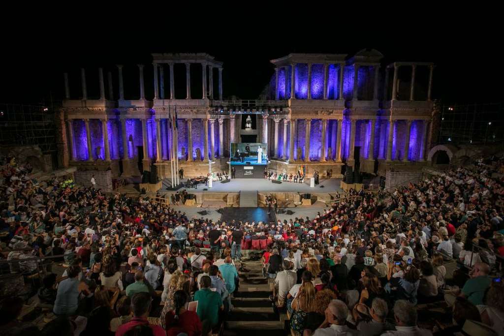 Extremadura celebra su día grande con ambición y coraje para seguir construyendo el futuro de la región