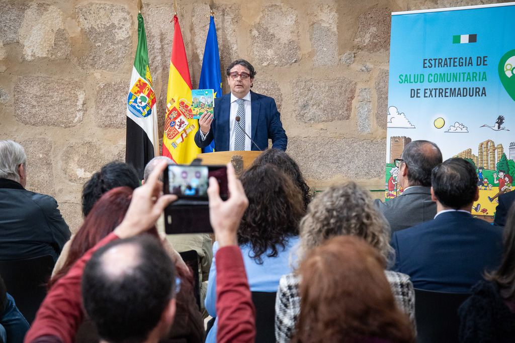 Vergeles presenta la Estrategia de Salud Comunitaria de Extremadura