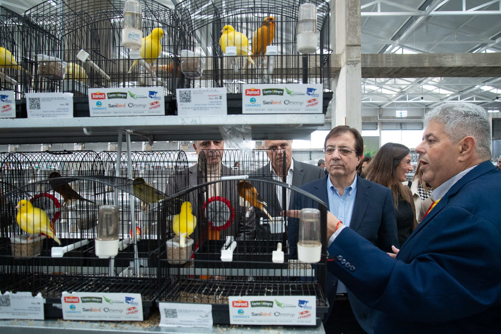 Fernández Vara destaca la afición a la ornitología en Extremadura