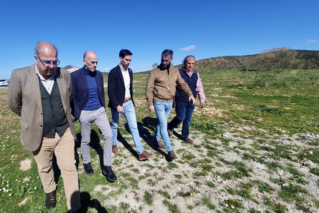La Junta posibilita infraestructuras para el manejo de ganado y adecua un coto de pesca en Valverde de Leganés