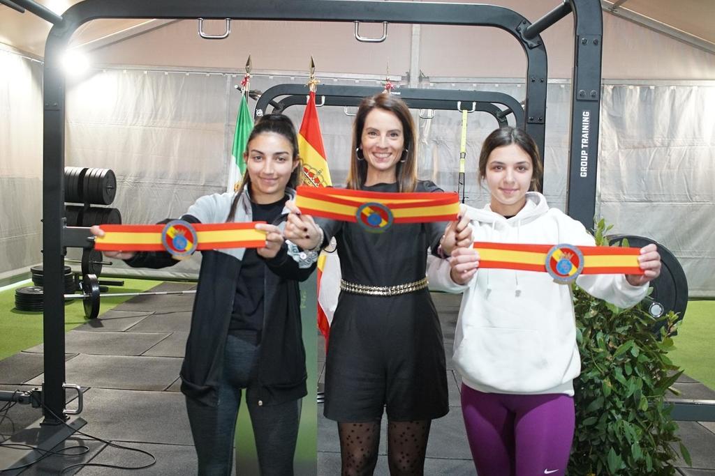 Nuria Flores Redondo inaugura un nuevo centro deportivo en Esparragalejo