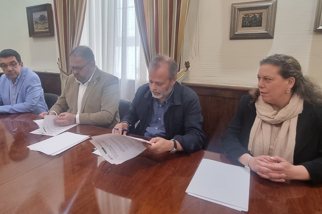 La Junta y el Ayuntamiento de Mérida firman un convenio para la cesión del IFEME como nueva sede del Parque Científico y Tecnológico de Extremadura
