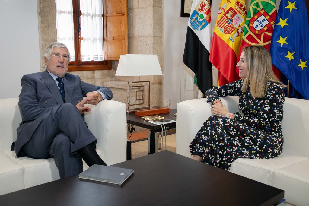 Guardiola traslada al embajador de Portugal la voluntad de Extremadura de cooperar con las instituciones portuguesas y los territorios fronterizos
