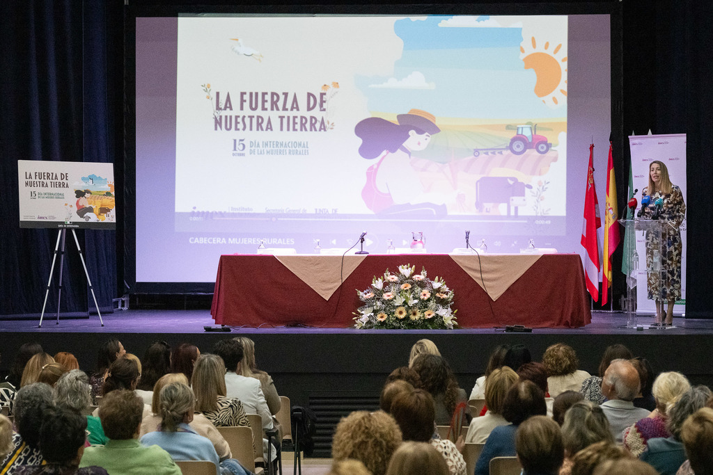 Guardiola respalda la labor "fundamental" de las mujeres rurales y anuncia el pago de los anticipos de la PAC