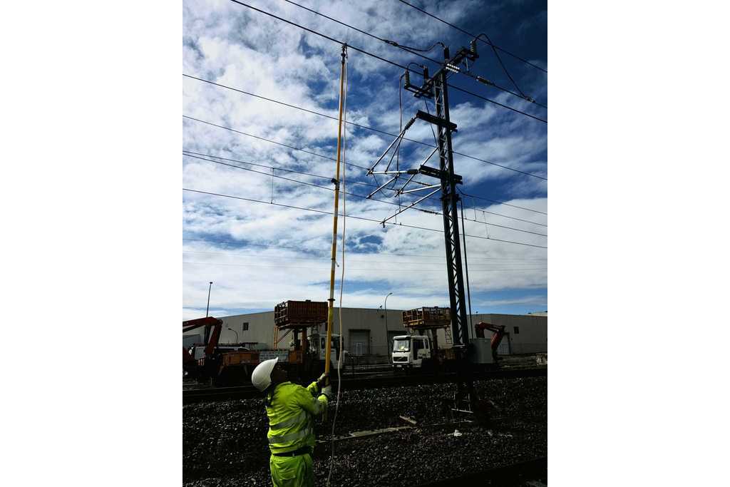 Adif AV concluye las pruebas del sistema de electrificación en el tramo Cáceres-Bif. Peñas Blancas-Badajoz