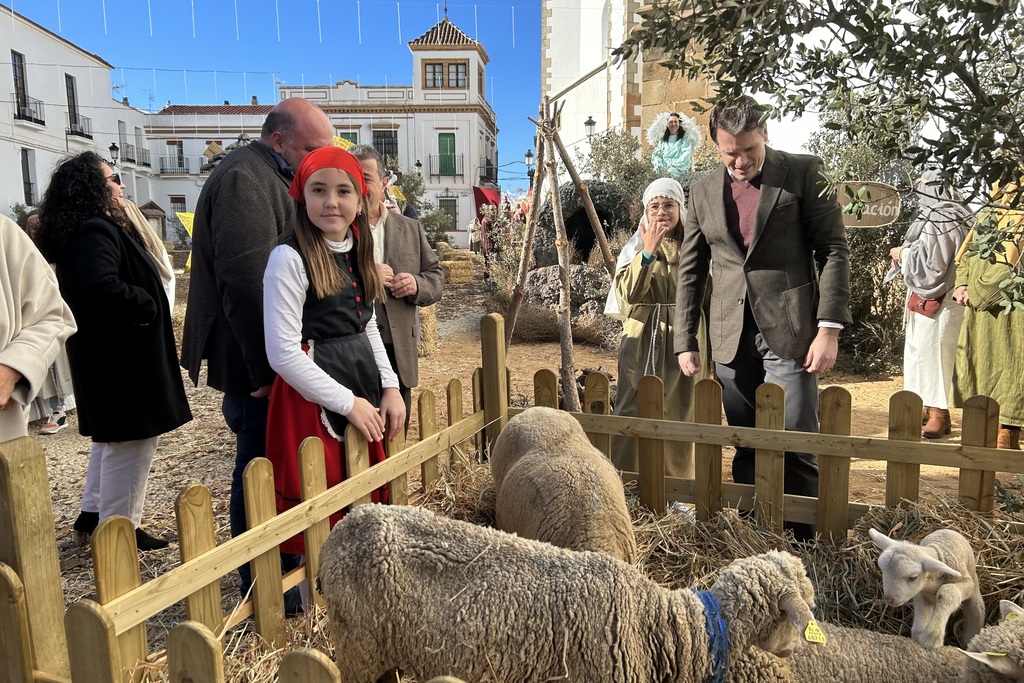 Abel Bautista realiza una visita institucional a Fuente del Maestre con acento navideño