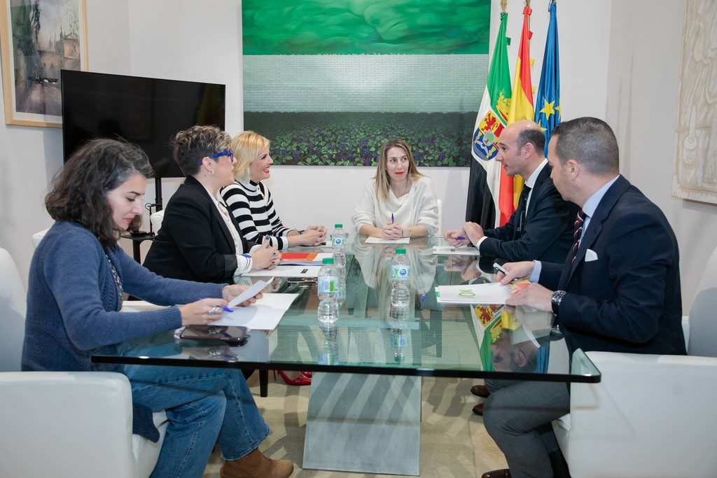 La Junta insiste en que es "necesaria" una "voz única" de todos los grupos políticos para una financiación autonómica "justa" para Extremadura